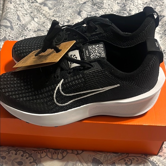 Nike Interact Run Sneakers - Picture 1 of 4